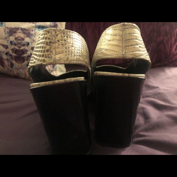 Vintage Calvin Klein “Pellame” Shoe - Picture 3 of 5